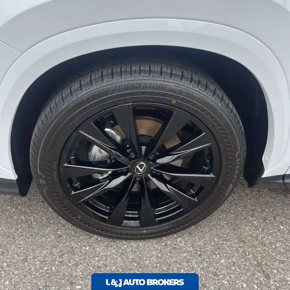 2025 Lexus NX 450h+ F SPORT Handling