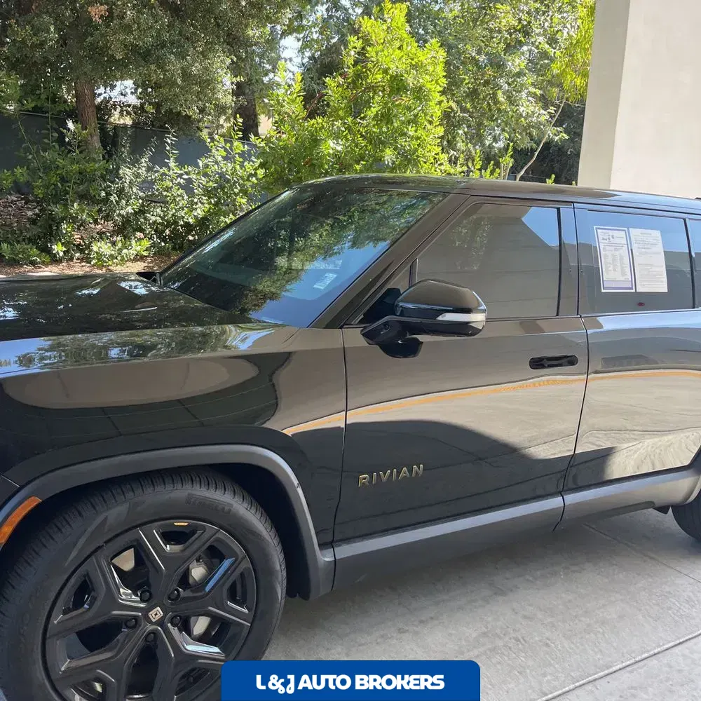 2024 Rivian R1S Adventure Dual-Motor