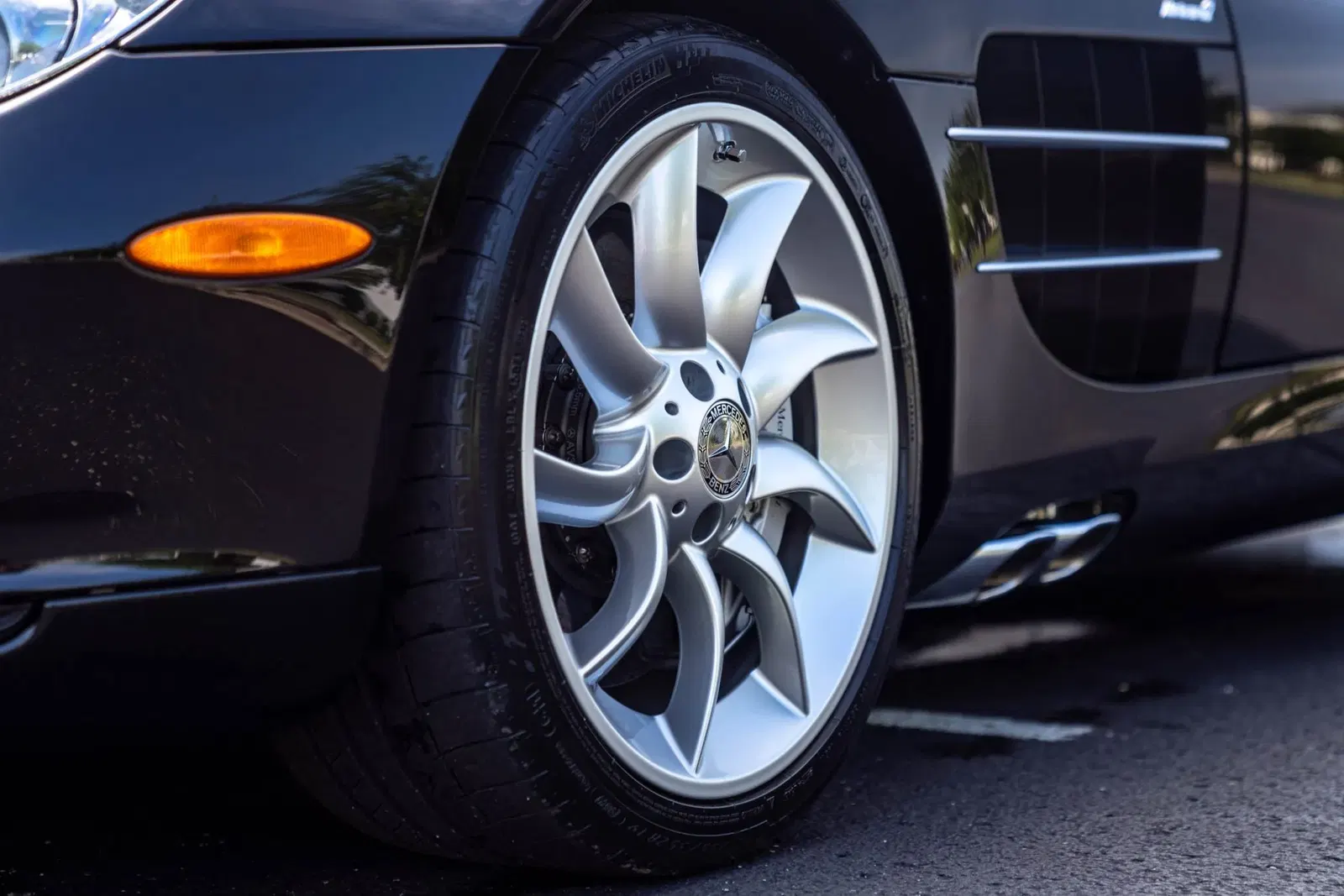 3,200-Mile 2006 Mercedes-Benz SLR McLaren