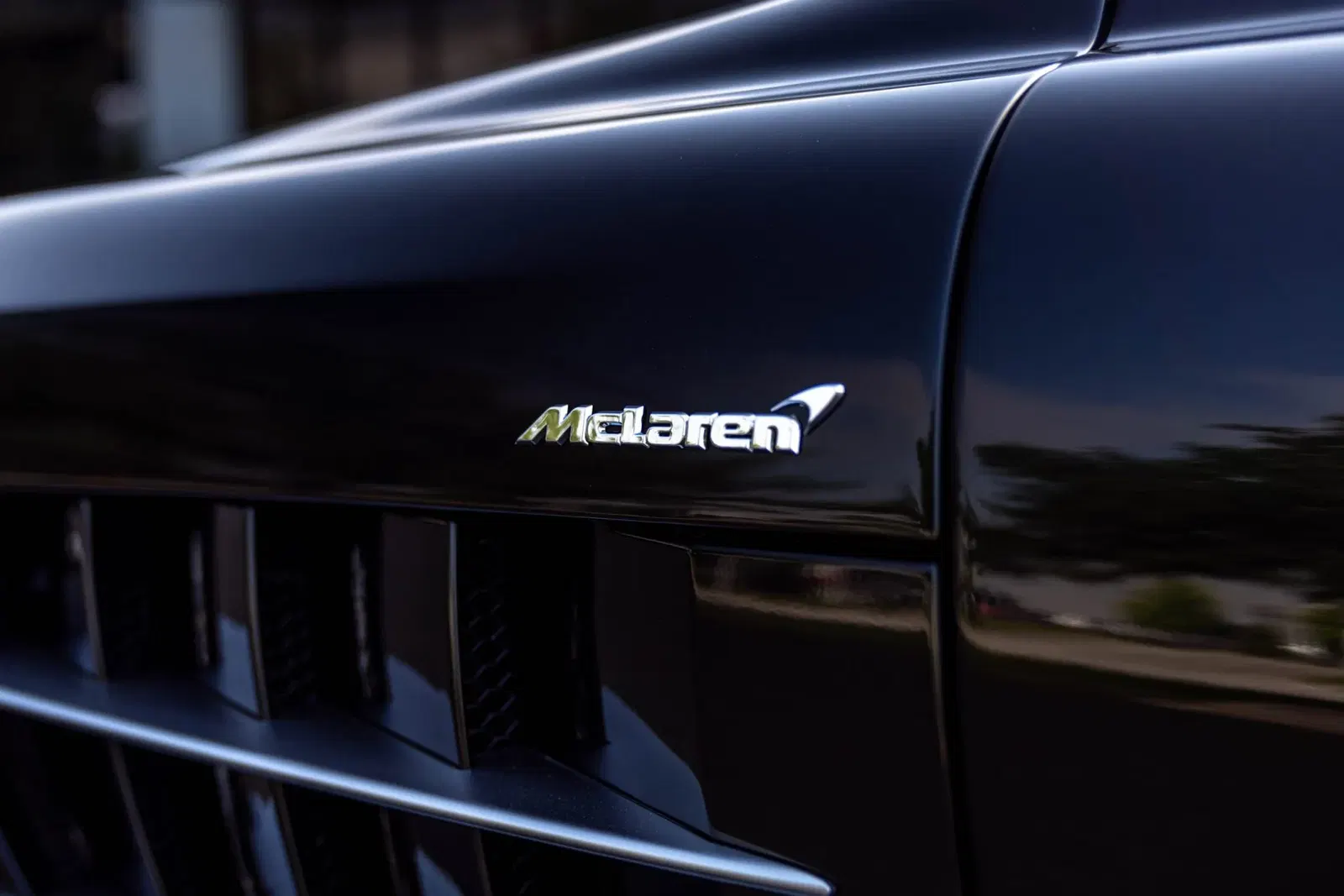 3,200-Mile 2006 Mercedes-Benz SLR McLaren