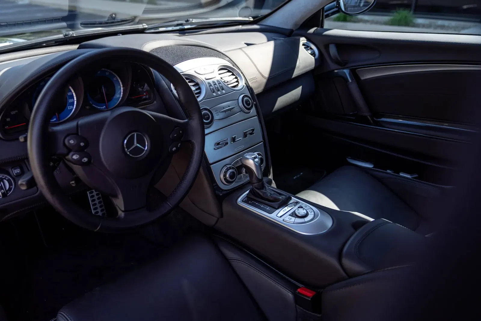 3,200-Mile 2006 Mercedes-Benz SLR McLaren