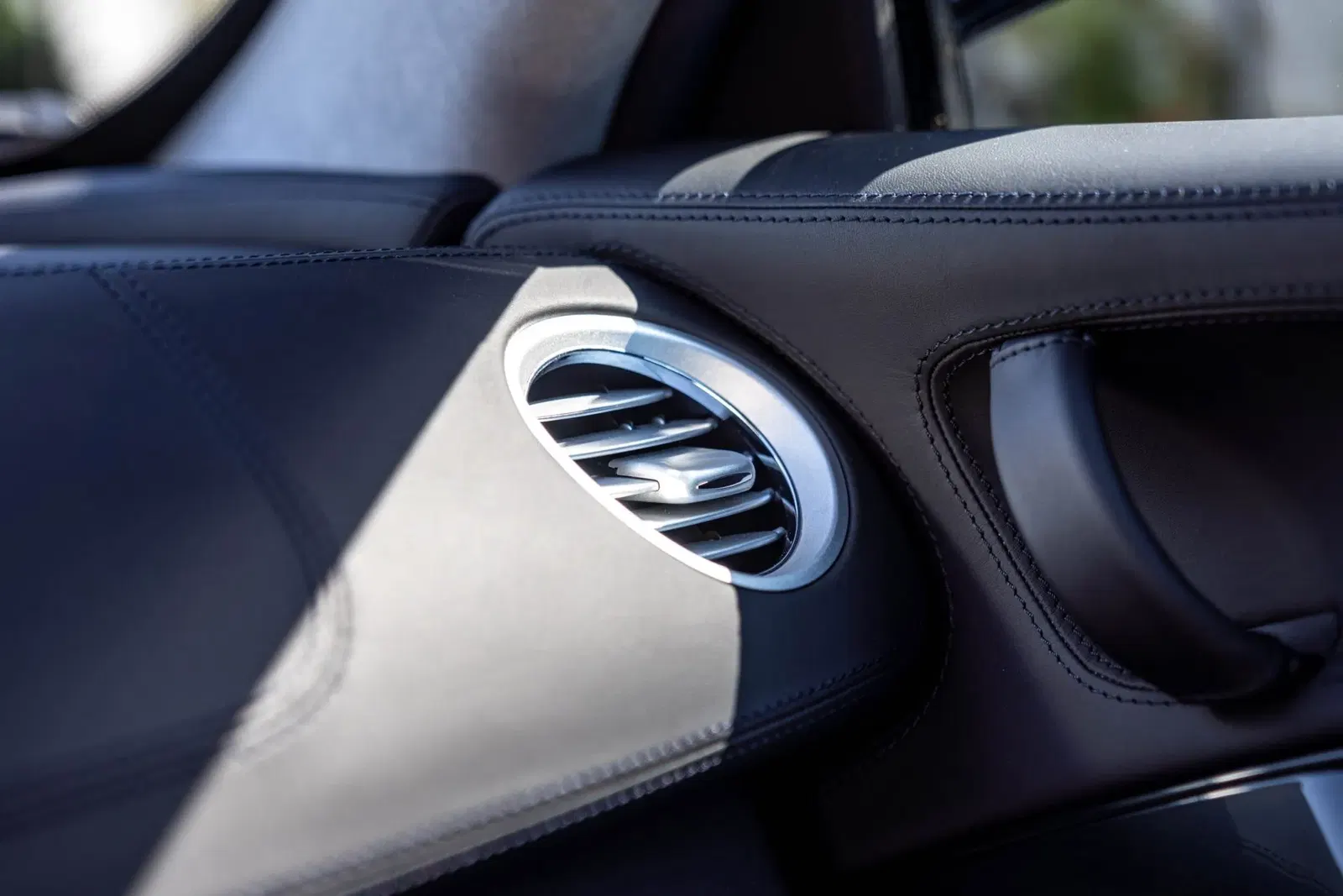 3,200-Mile 2006 Mercedes-Benz SLR McLaren