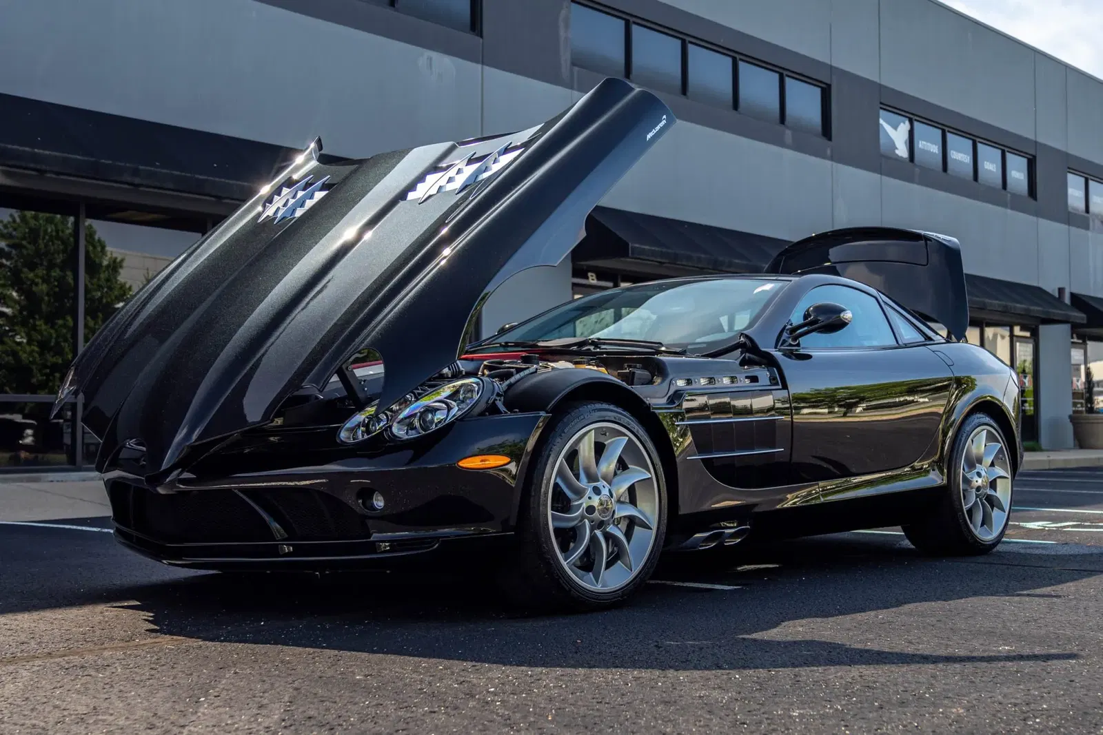3,200-Mile 2006 Mercedes-Benz SLR McLaren