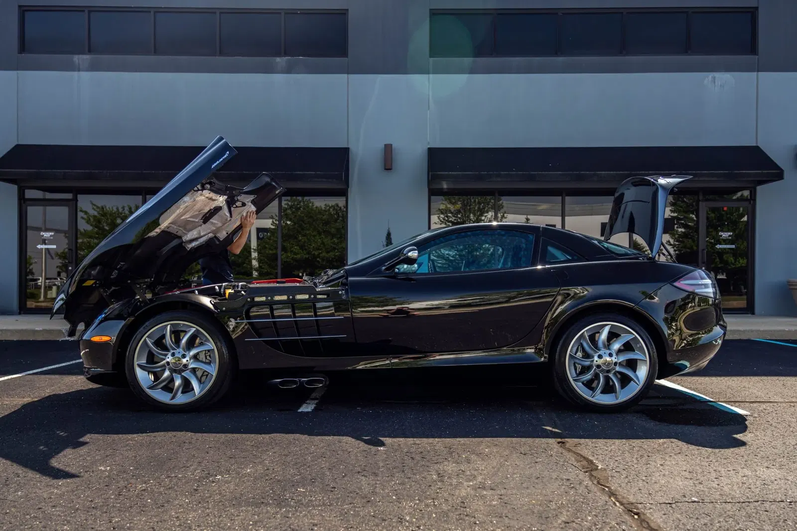 3,200-Mile 2006 Mercedes-Benz SLR McLaren