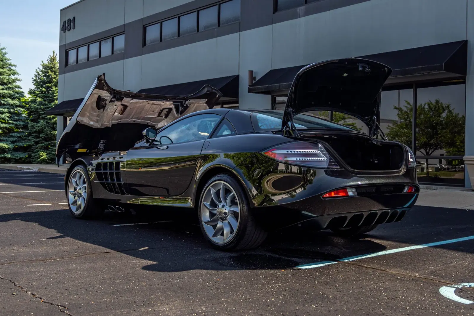 3,200-Mile 2006 Mercedes-Benz SLR McLaren