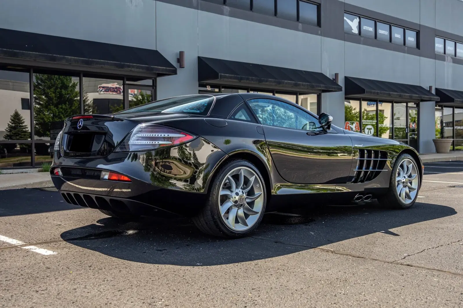 3,200-Mile 2006 Mercedes-Benz SLR McLaren