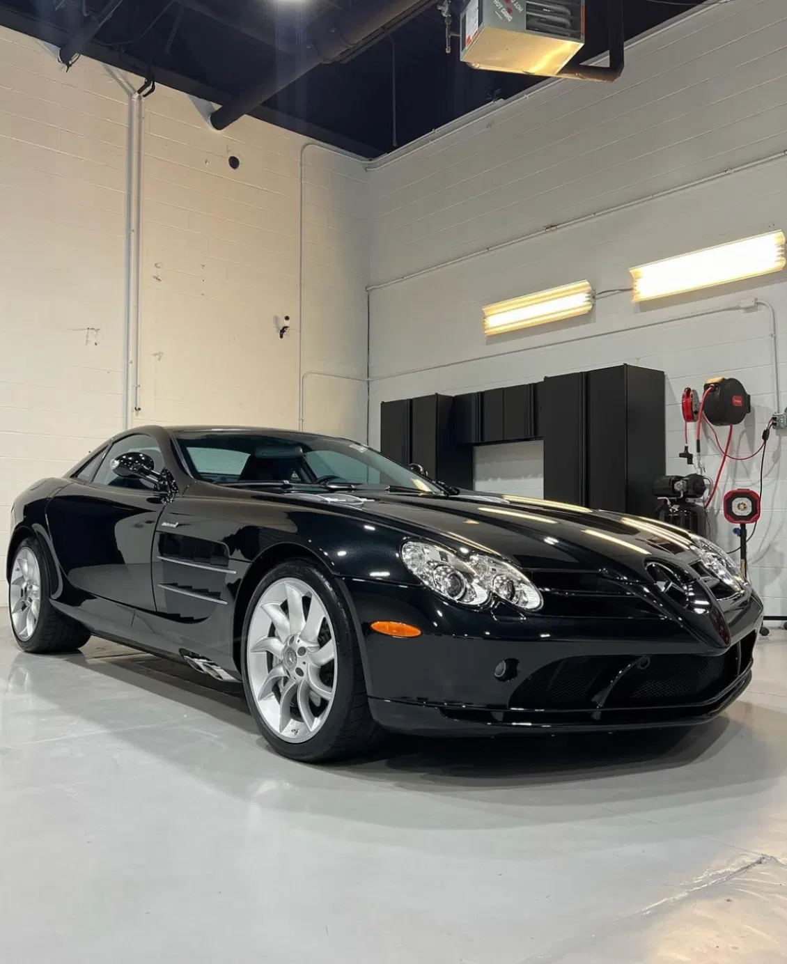 3,200-Mile 2006 Mercedes-Benz SLR McLaren