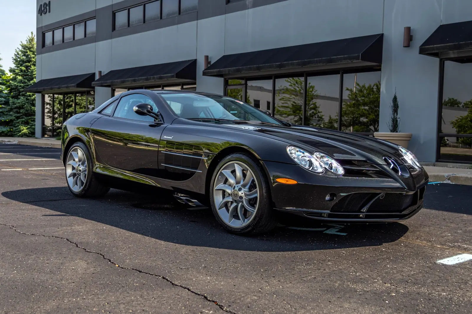3,200-Mile 2006 Mercedes-Benz SLR McLaren
