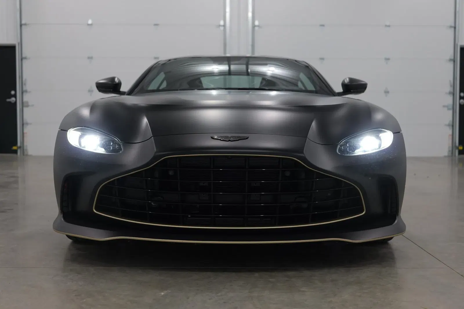 566-Mile 2023 Aston Martin V12 Vantage Coupe