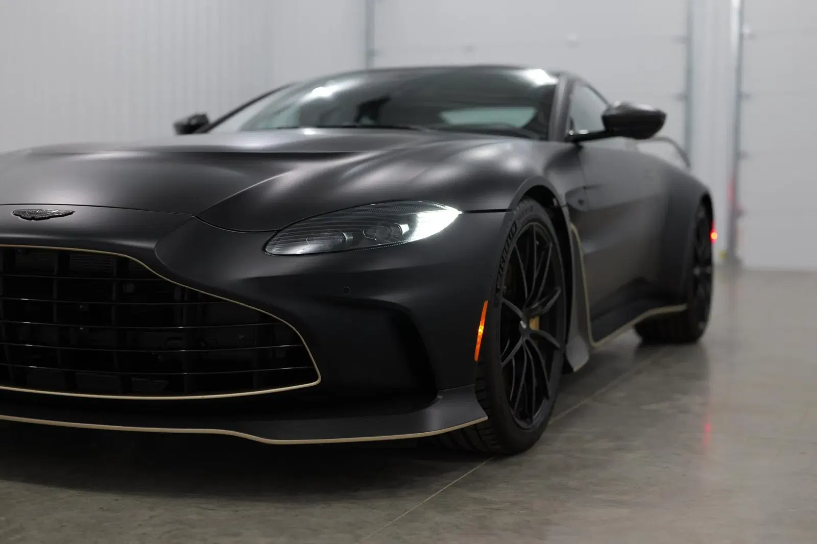 566-Mile 2023 Aston Martin V12 Vantage Coupe