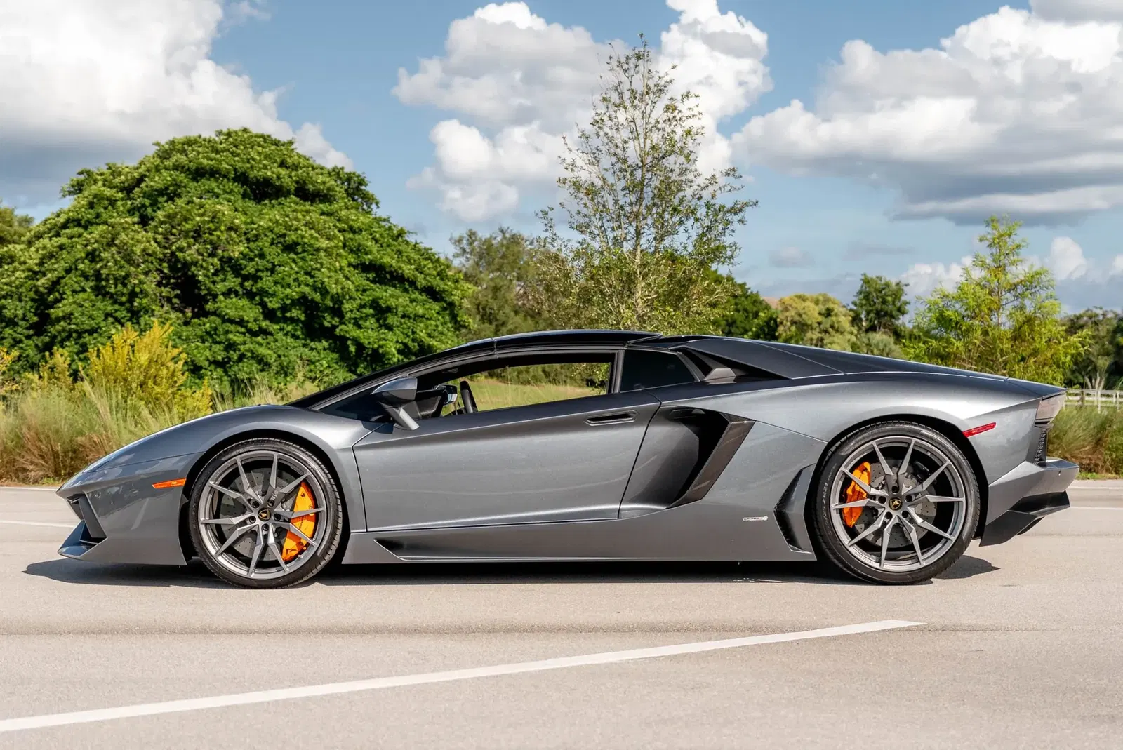 10k-Mile 2015 Lamborghini Aventador LP700-4 Roadster