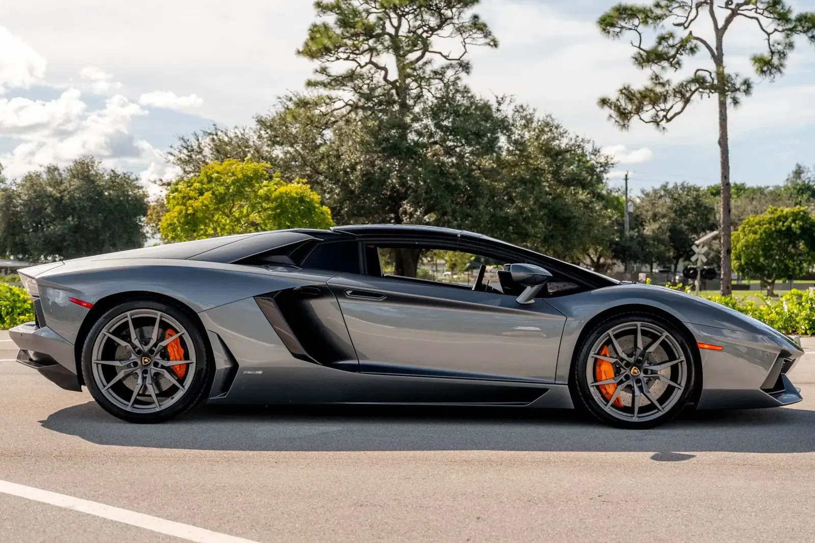 10k-Mile 2015 Lamborghini Aventador LP700-4 Roadster