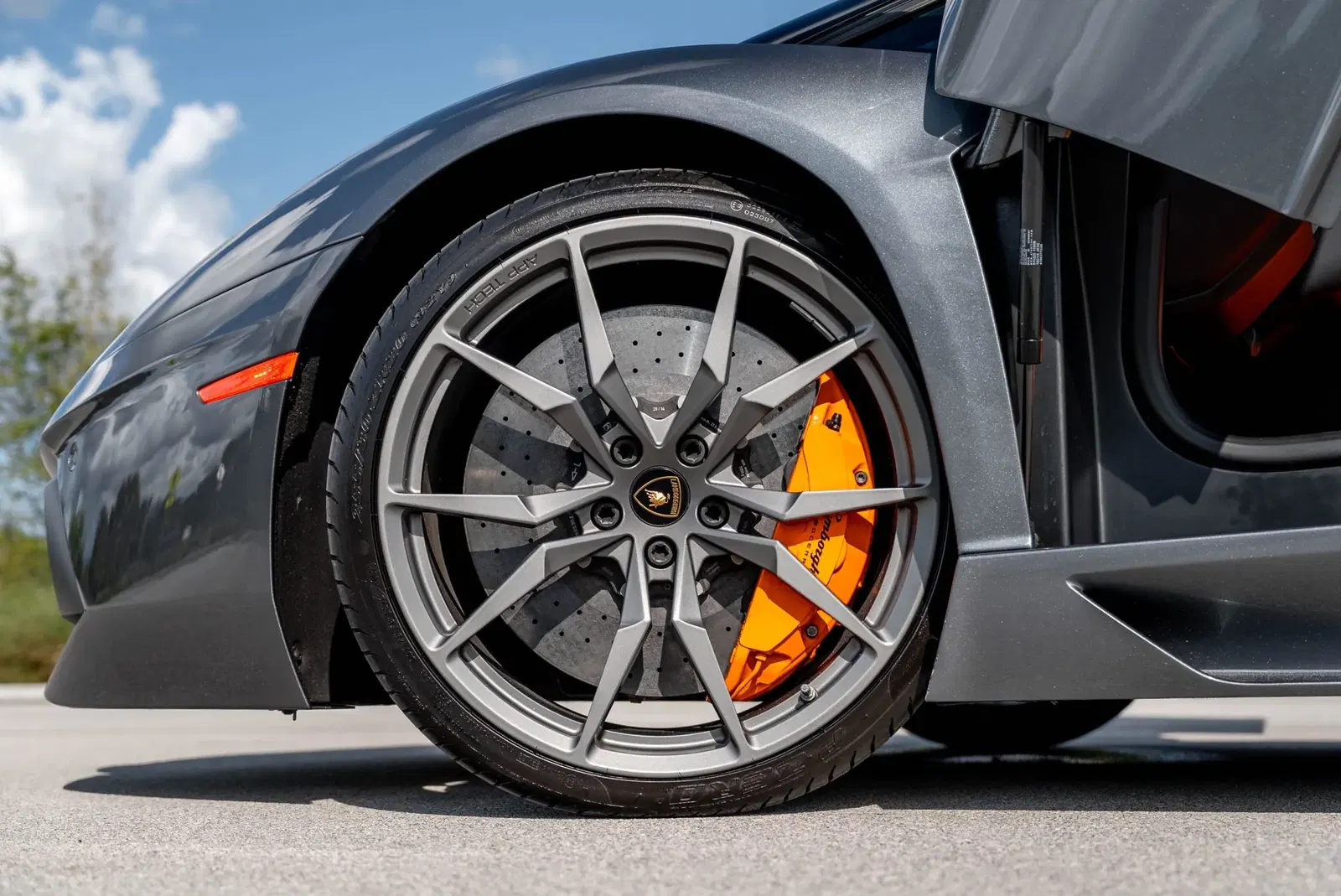 10k-Mile 2015 Lamborghini Aventador LP700-4 Roadster
