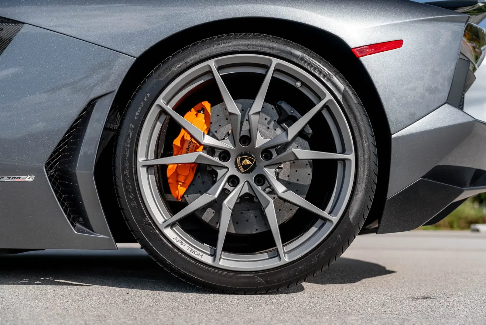 10k-Mile 2015 Lamborghini Aventador LP700-4 Roadster