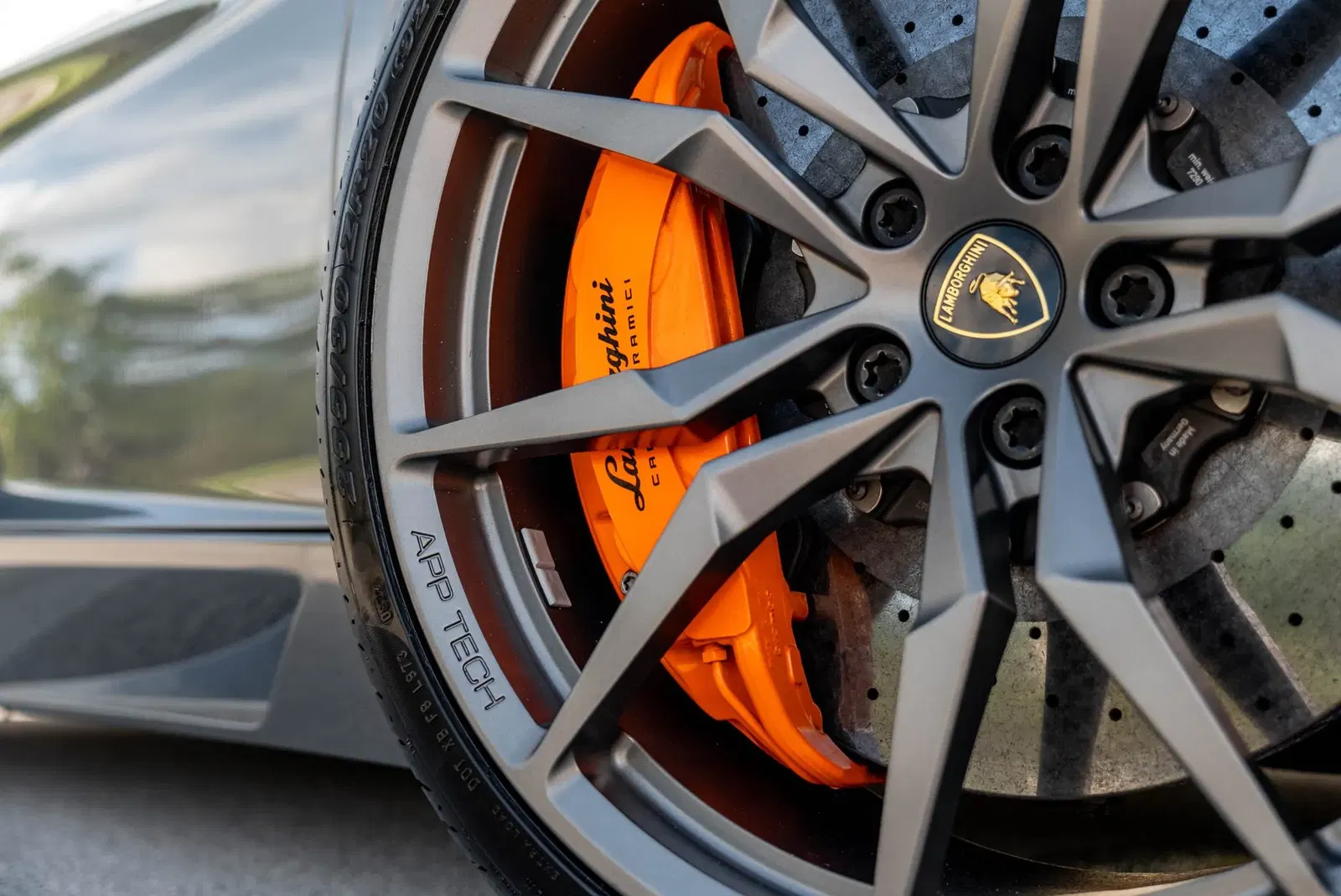 10k-Mile 2015 Lamborghini Aventador LP700-4 Roadster