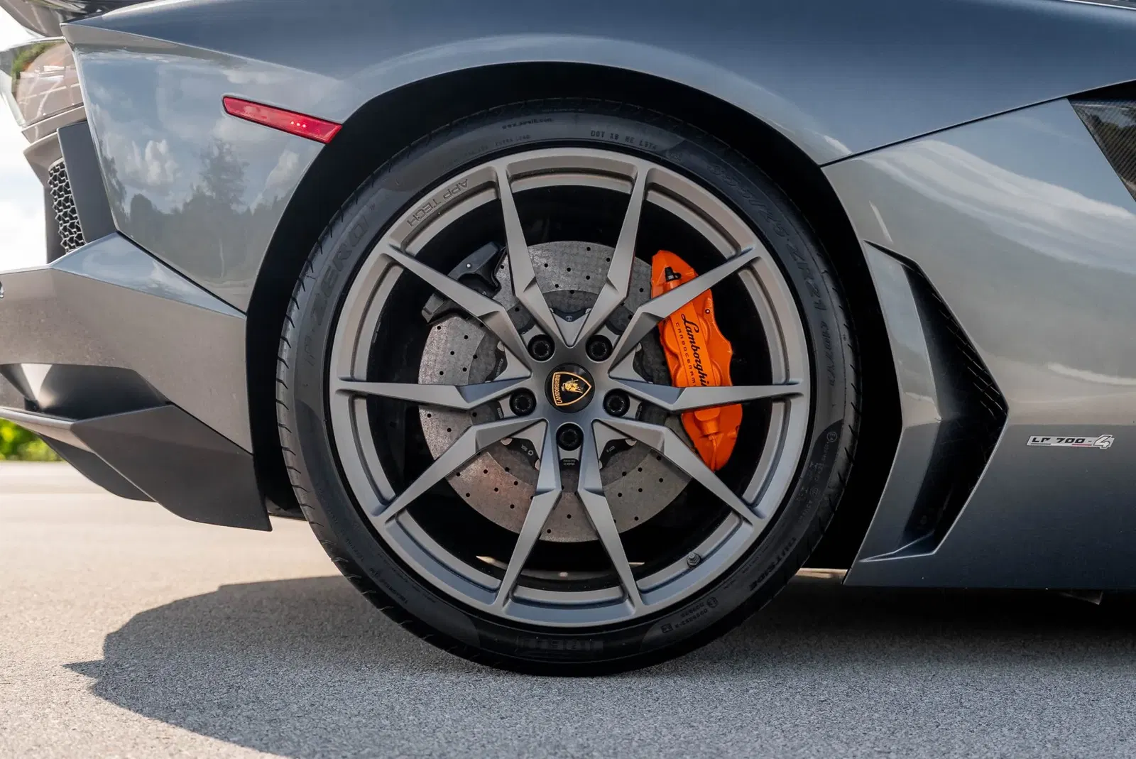 10k-Mile 2015 Lamborghini Aventador LP700-4 Roadster