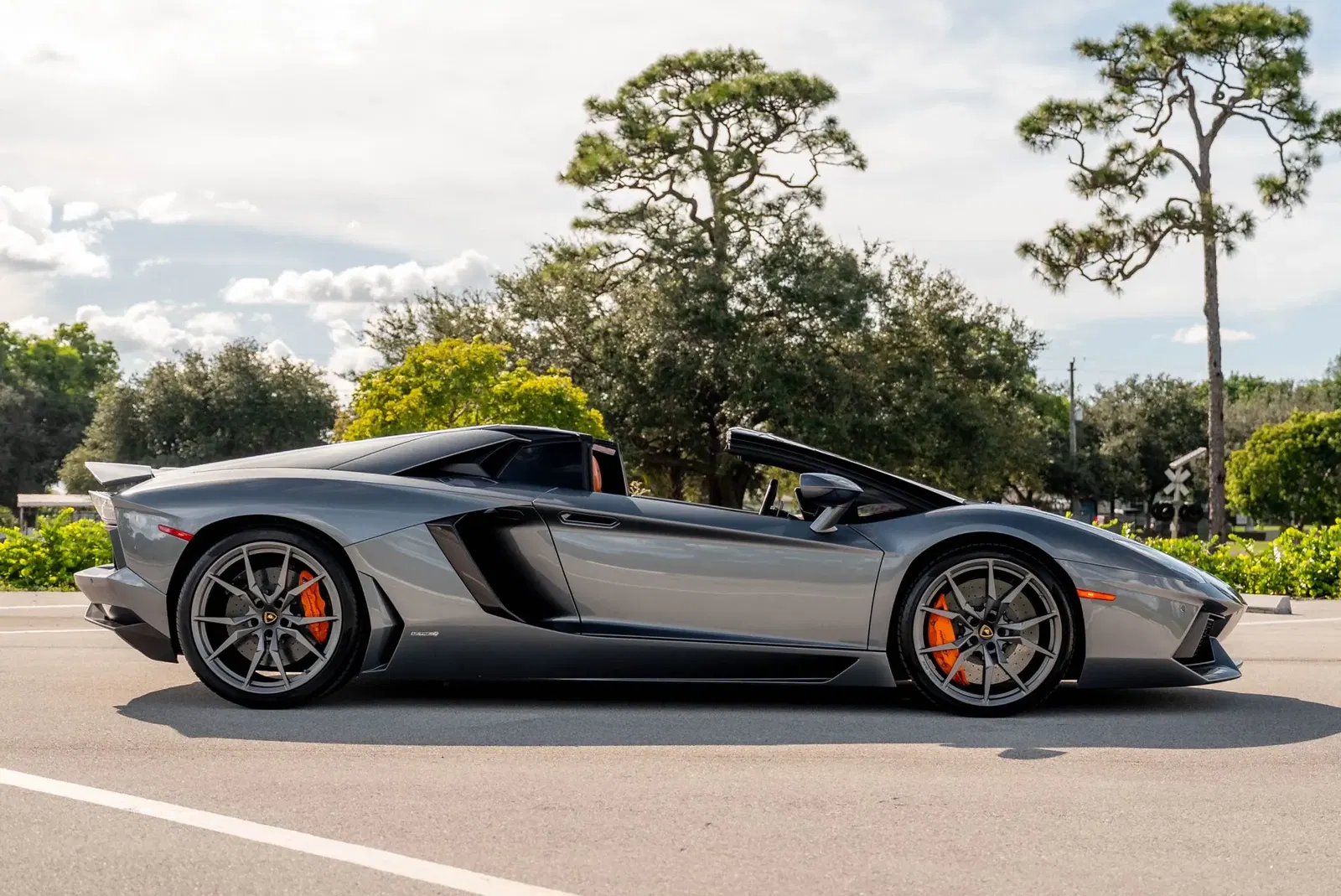 10k-Mile 2015 Lamborghini Aventador LP700-4 Roadster