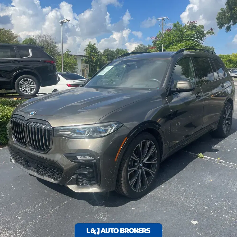 2022 BMW X7 M50i