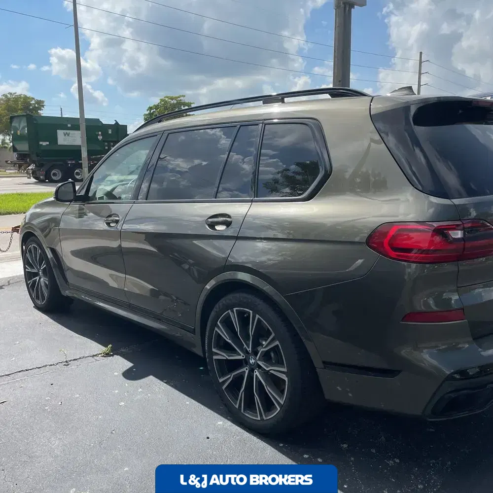 2022 BMW X7 M50i