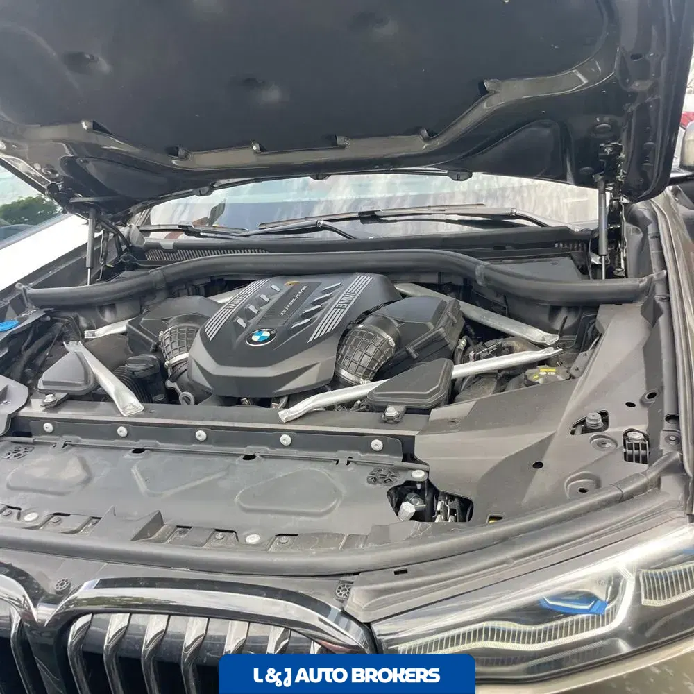 2022 BMW X7 M50i