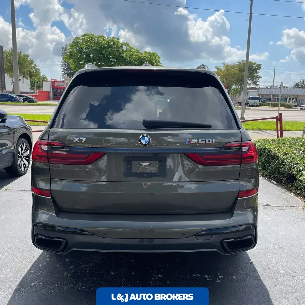 2022 BMW X7 M50i