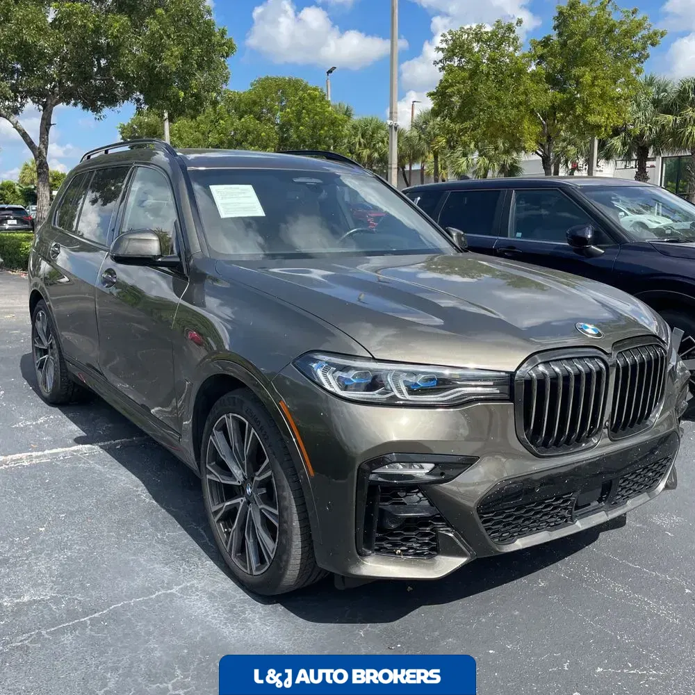 2022 BMW X7 M50i