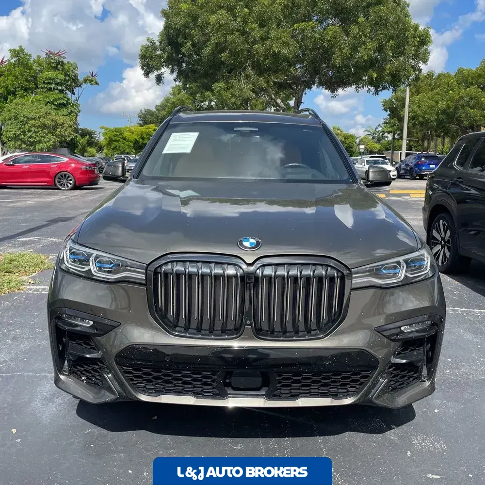 2022 BMW X7 M50i