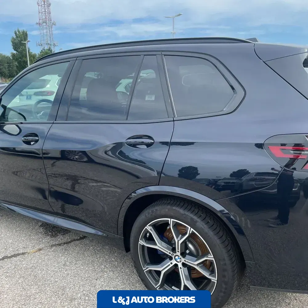 2026 BMW X5 M60i