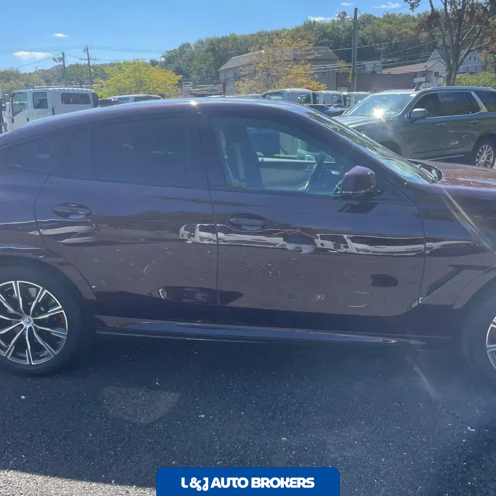 2023 BMW X6 M50i