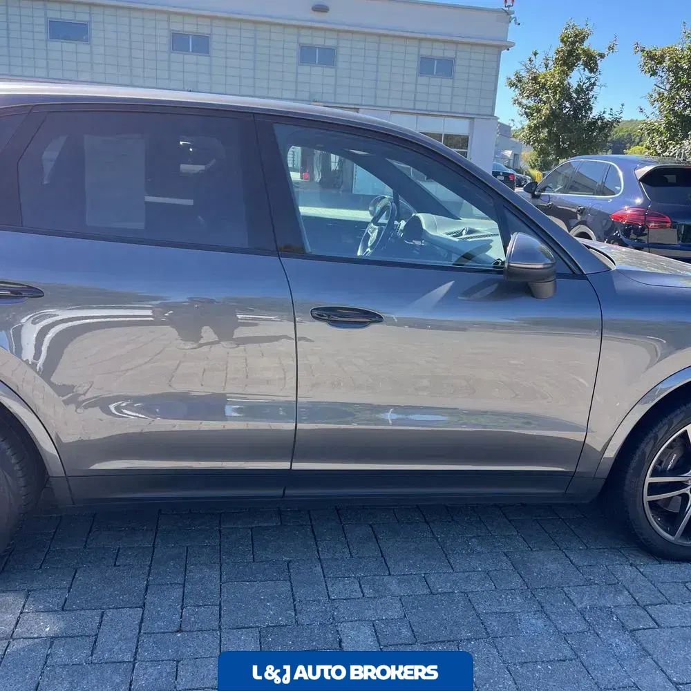 2022 Porsche Cayenne Base