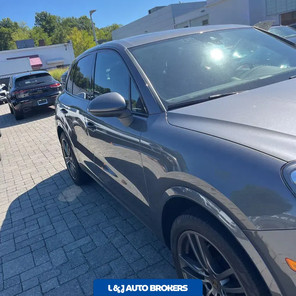2022 Porsche Cayenne Base