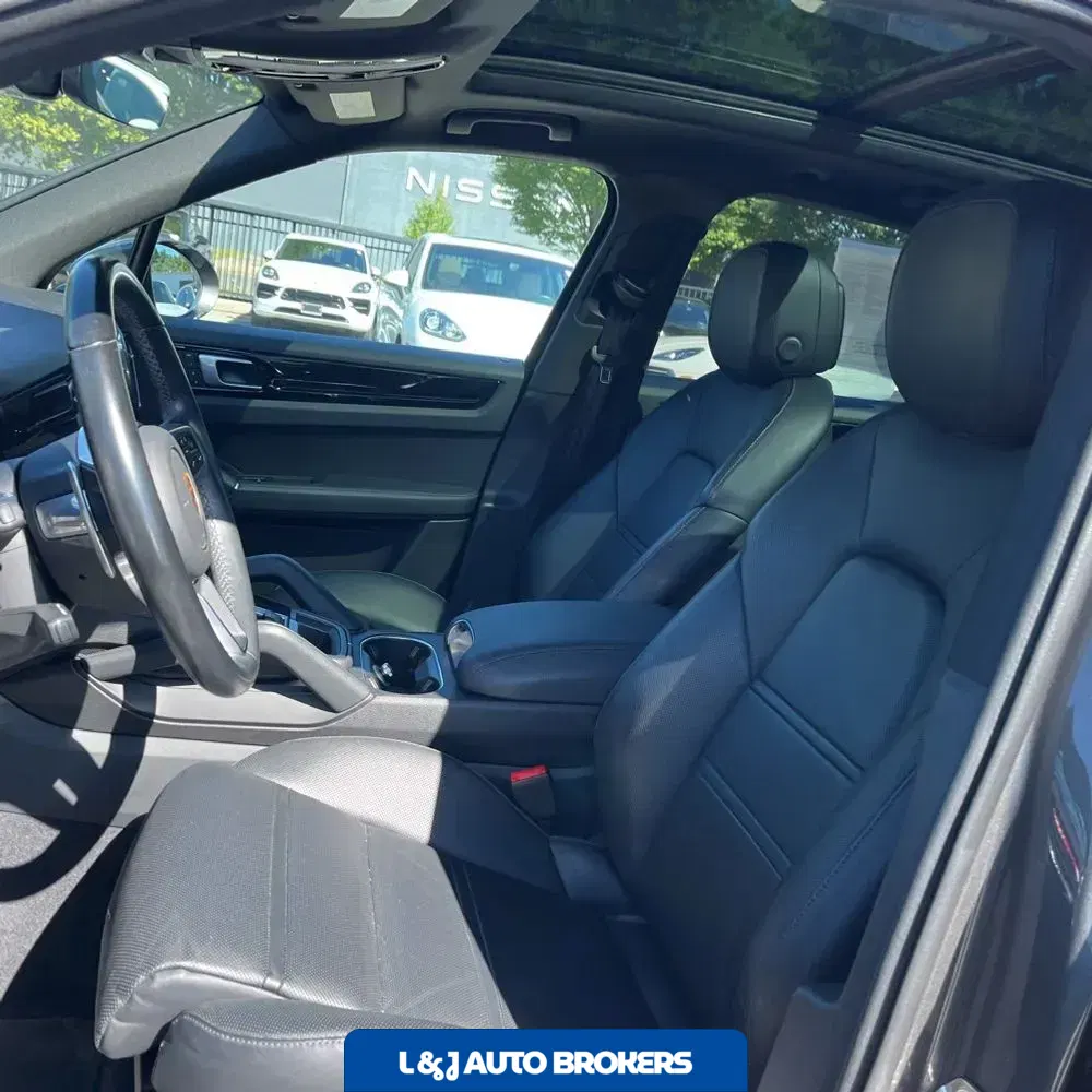 2022 Porsche Cayenne Base