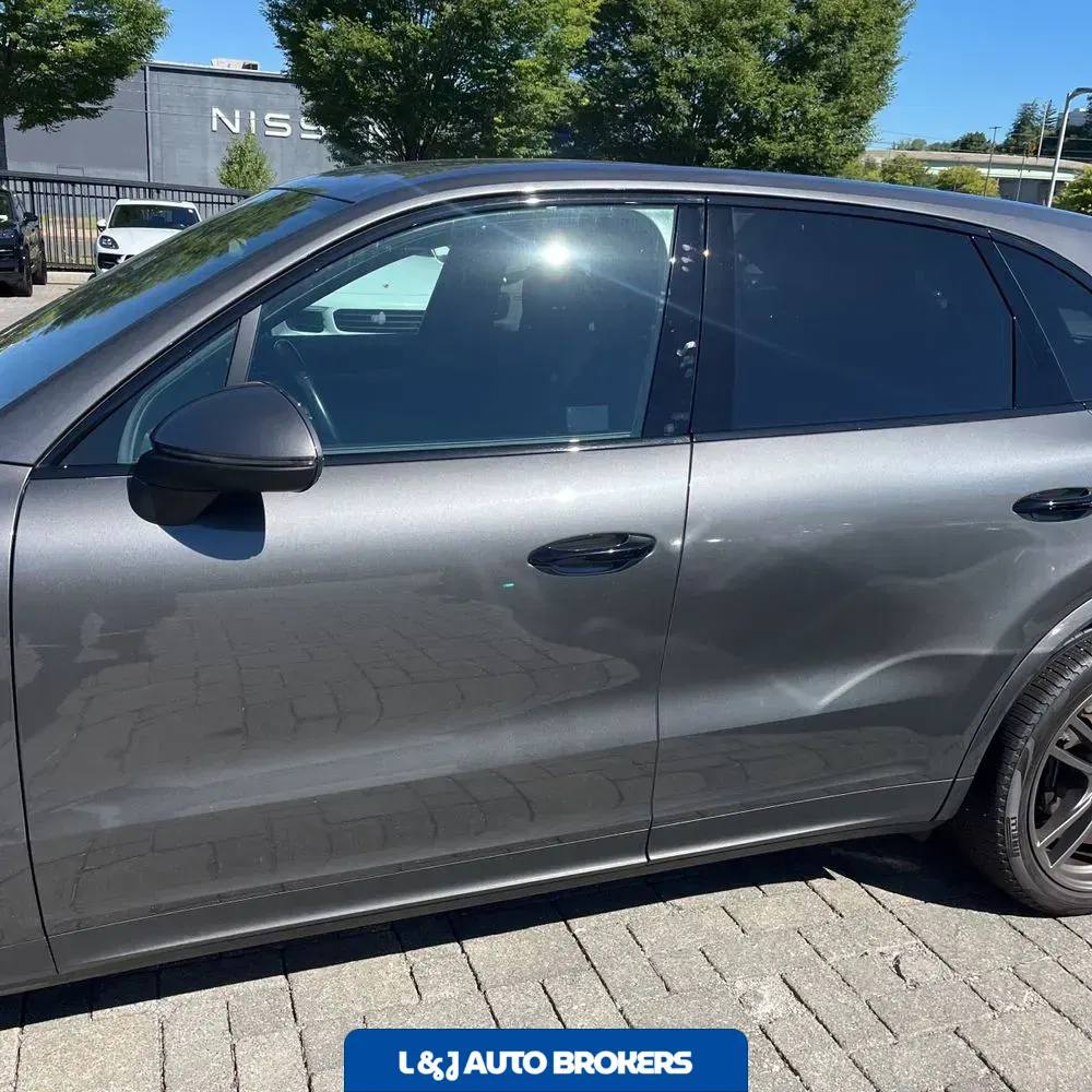 2022 Porsche Cayenne Base