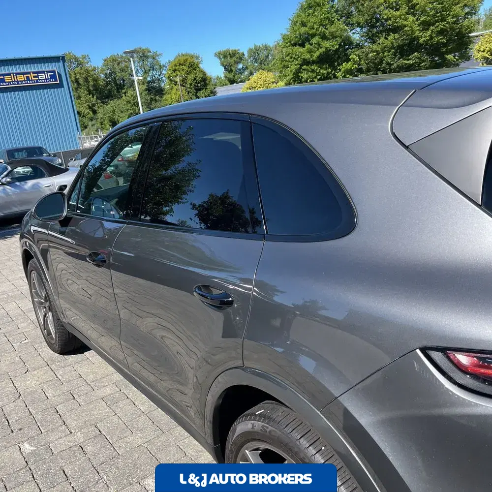 2022 Porsche Cayenne Base