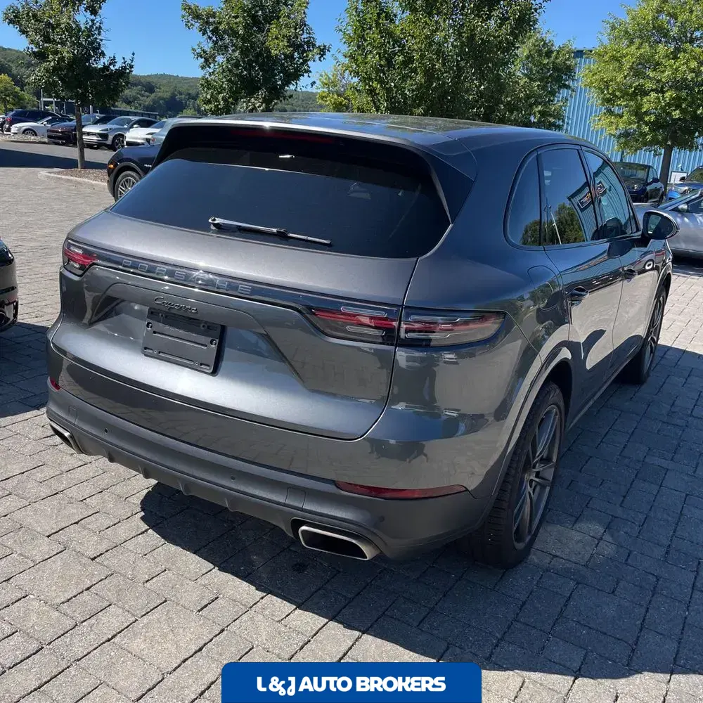 2022 Porsche Cayenne Base