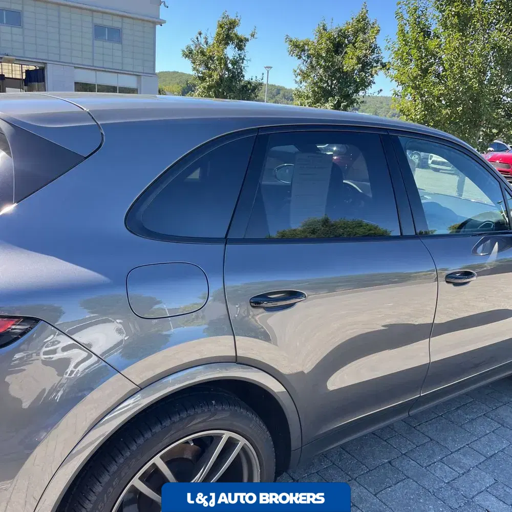 2022 Porsche Cayenne Base