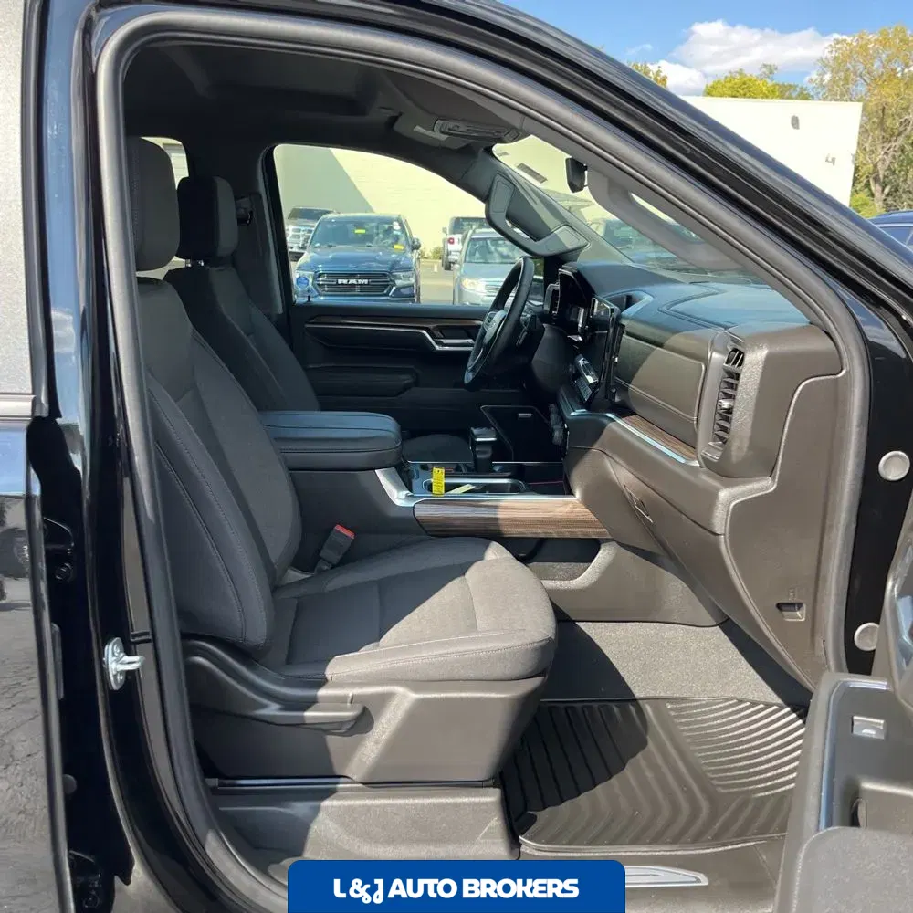 2025 Chevrolet Silverado 1500 RST