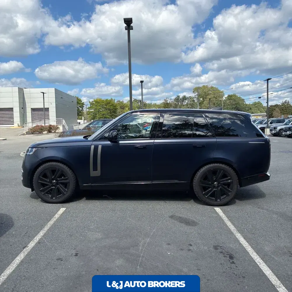 2023 Land Rover Range Rover P530 SE
