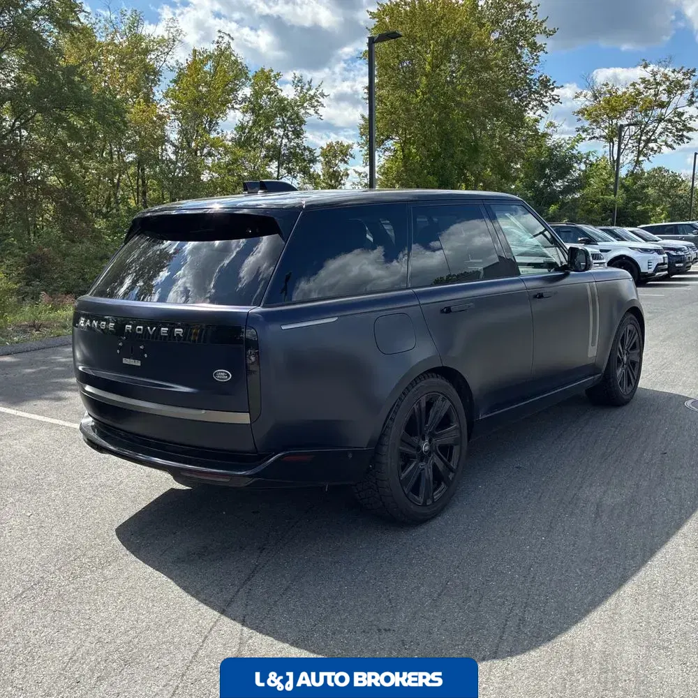 2023 Land Rover Range Rover P530 SE