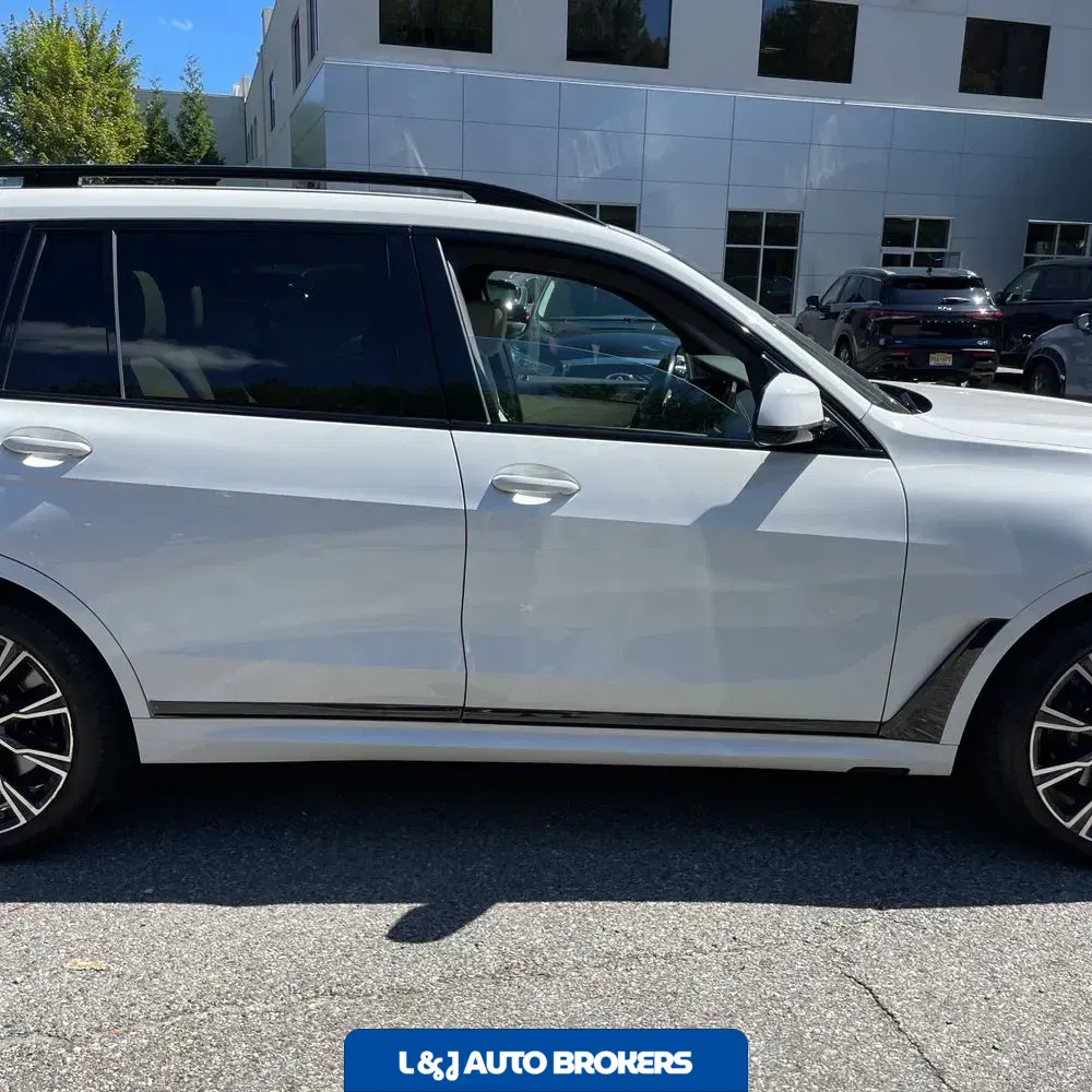 2021 BMW X7 M50i