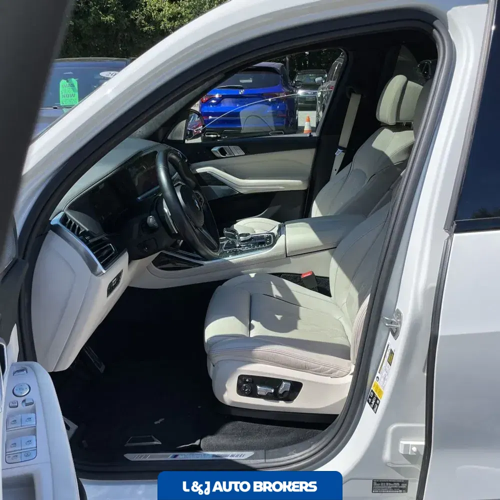 2021 BMW X7 M50i