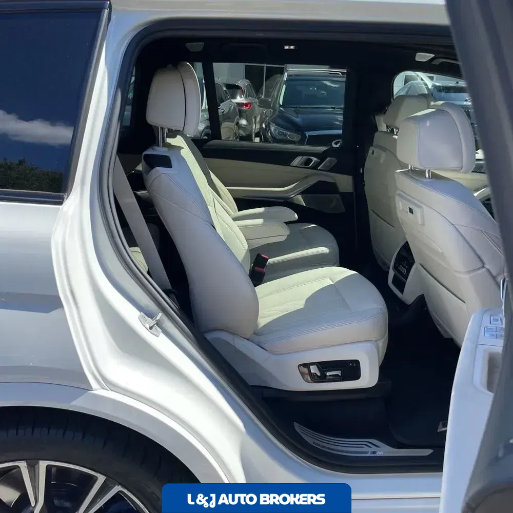 2021 BMW X7 M50i