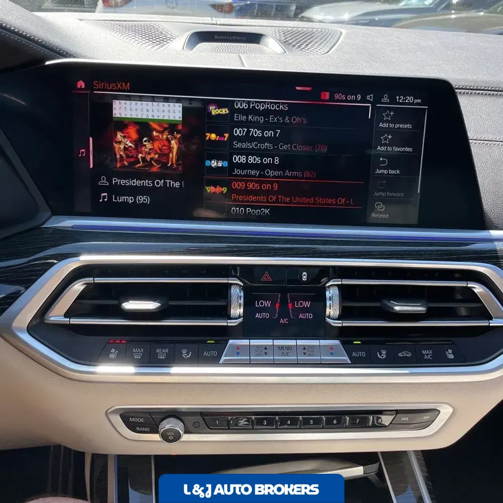 2021 BMW X7 M50i