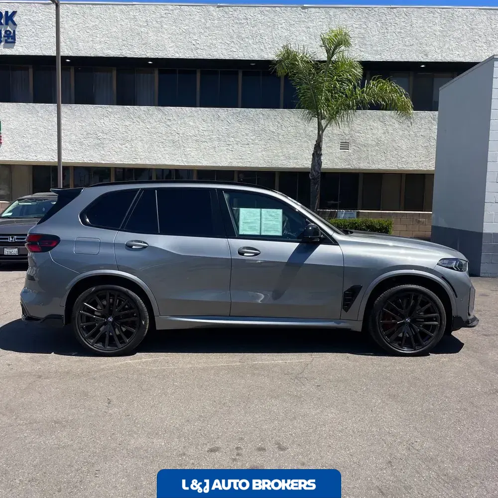 2025 BMW X5 M60i