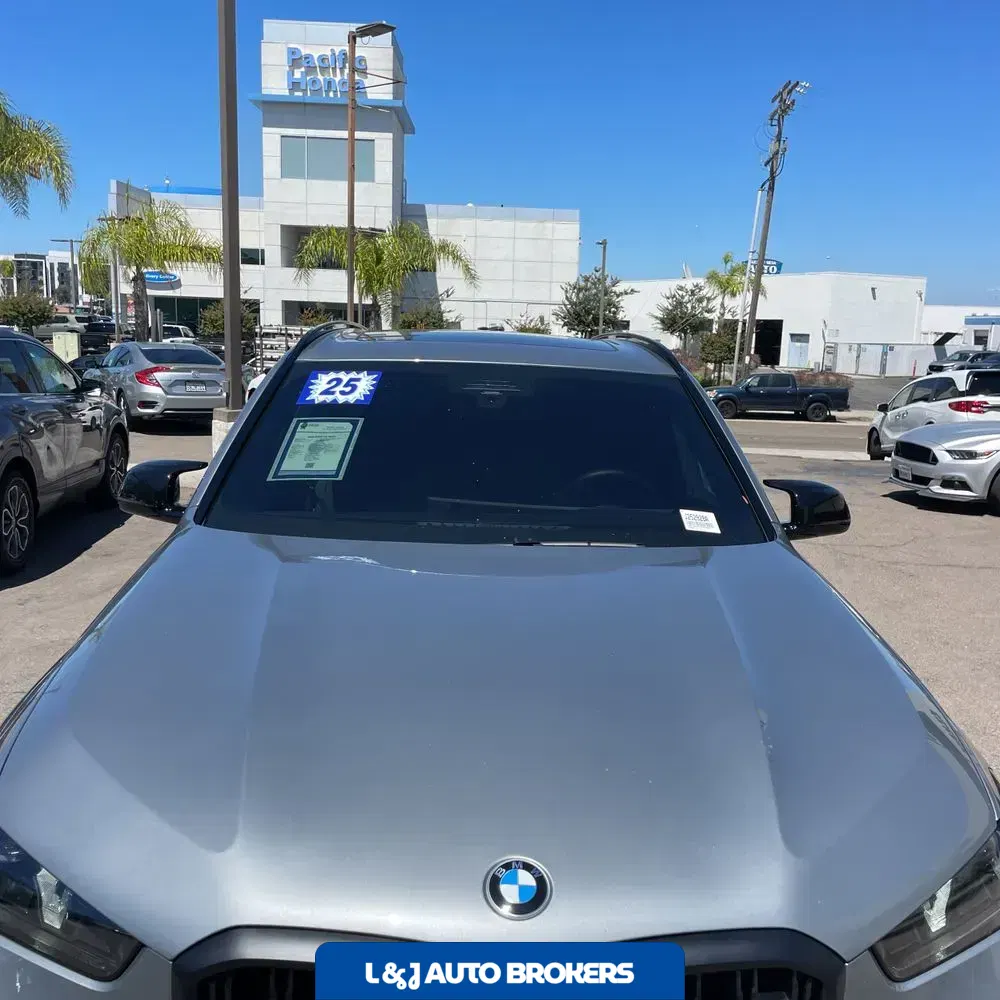 2025 BMW X5 M60i