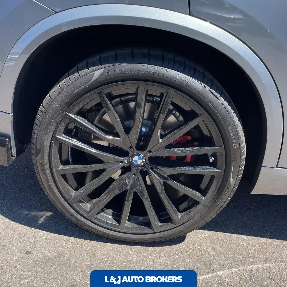 2025 BMW X5 M60i