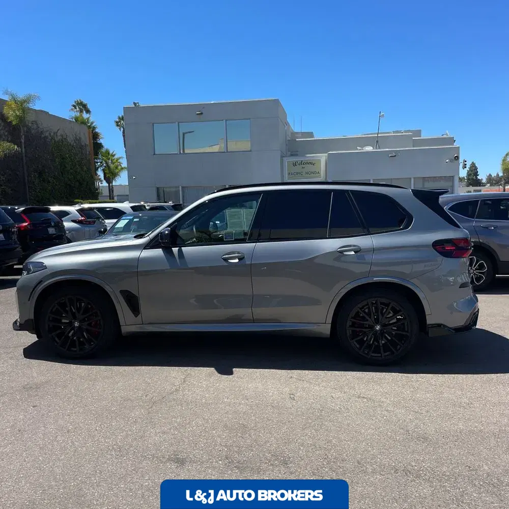 2025 BMW X5 M60i