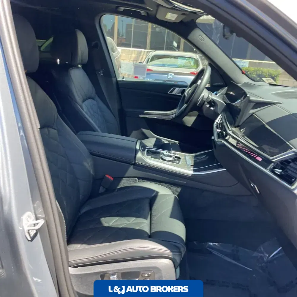 2025 BMW X5 M60i