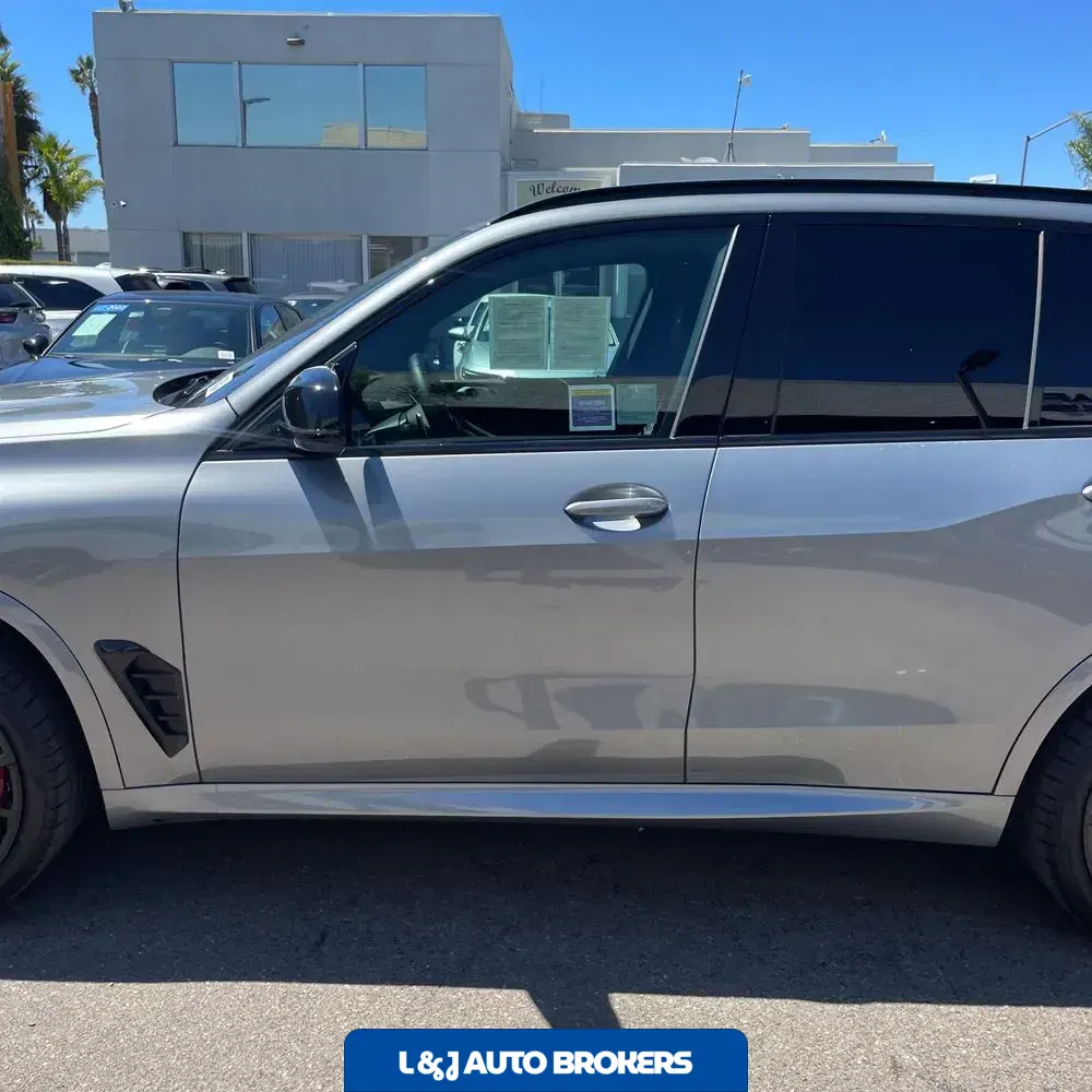 2025 BMW X5 M60i