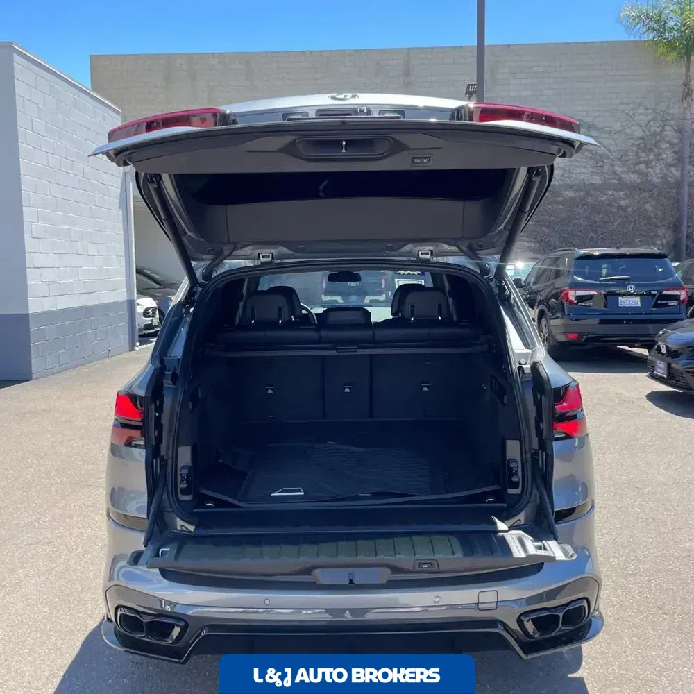 2025 BMW X5 M60i